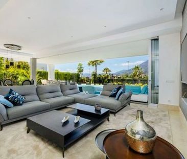 Alquiler de casa o chalet independiente en Urbanización Golf Río Real - Photo 1