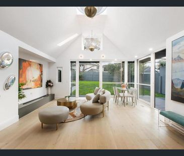 Elegant Family Home with Timeless Charm in Prime Kew East - Photo 2