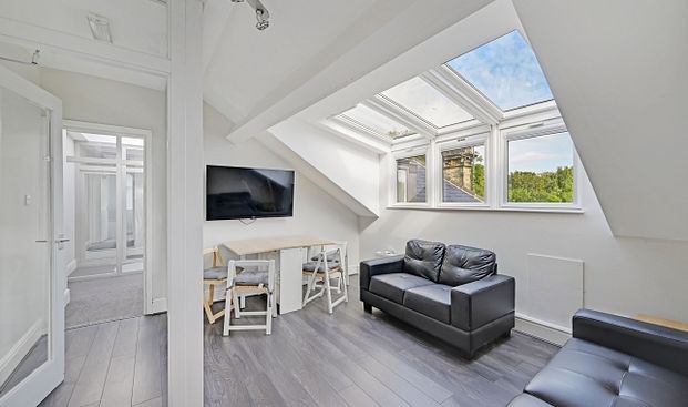 Unique 5-Bed Ensuite Student Apartment with Free Parking & Large Communal Garden in Sheffield - Photo 1