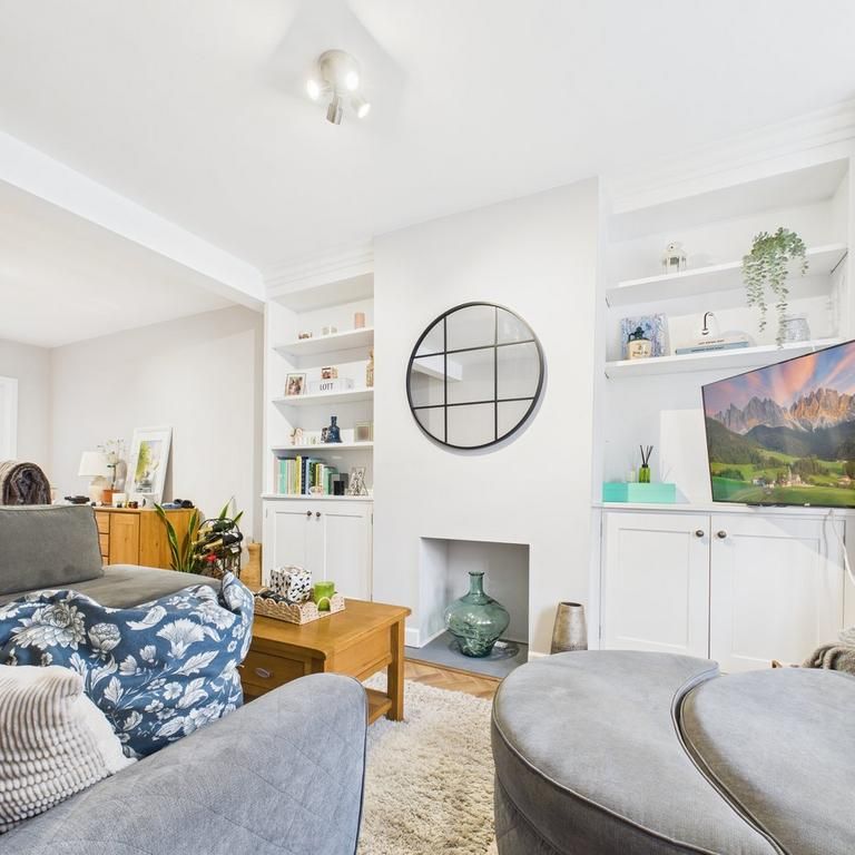 3 bedroom terraced house to rent - Photo 1