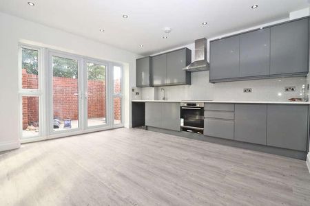 Grand Parade, Surbiton, KT6 - Photo 3