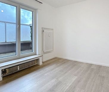 Appartement te huur in Ukkel voor € 1.000 met 2 slaapkamers - Photo 4