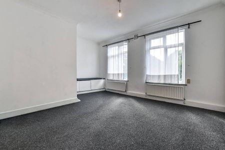 3 bedroom flat to rent - Photo 4