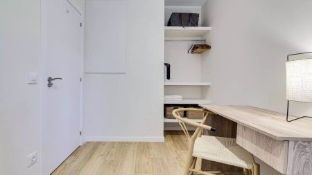 Room in a shared 4-bedroom apartment for rent in El Raval - Photo 5