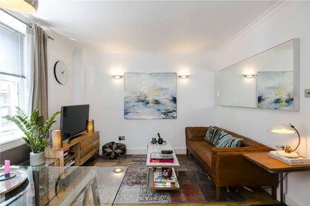 One Bedroom Duplex Mews House on This Quiet Cobbled Mews - Photo 2