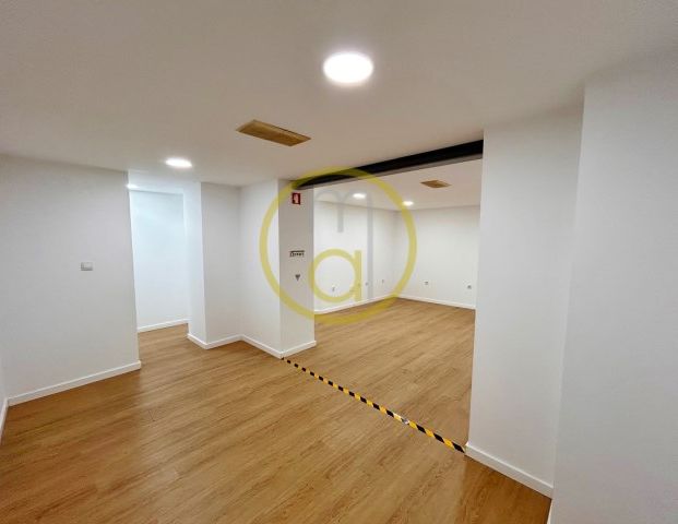 LISBON CENTER / MARQUÊS - AMOREIRAS office with 3 rooms - Photo 1