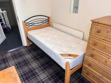 Room 5 22 Cliftonville Avenue, Belfast, BT14 6BX - Photo 2