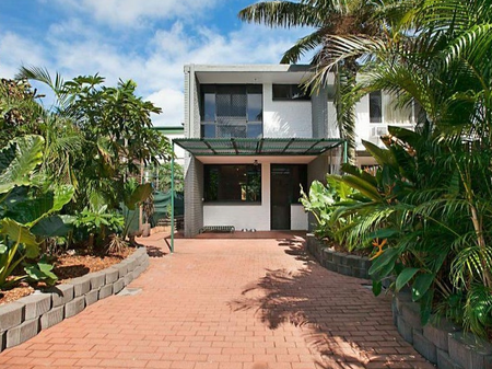 Beachside Townhouse for Lease – Private, Spacious & Pet Friendly! - Photo 2