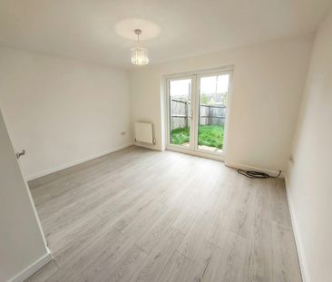 Semi-detached house to rent on - Photo 3