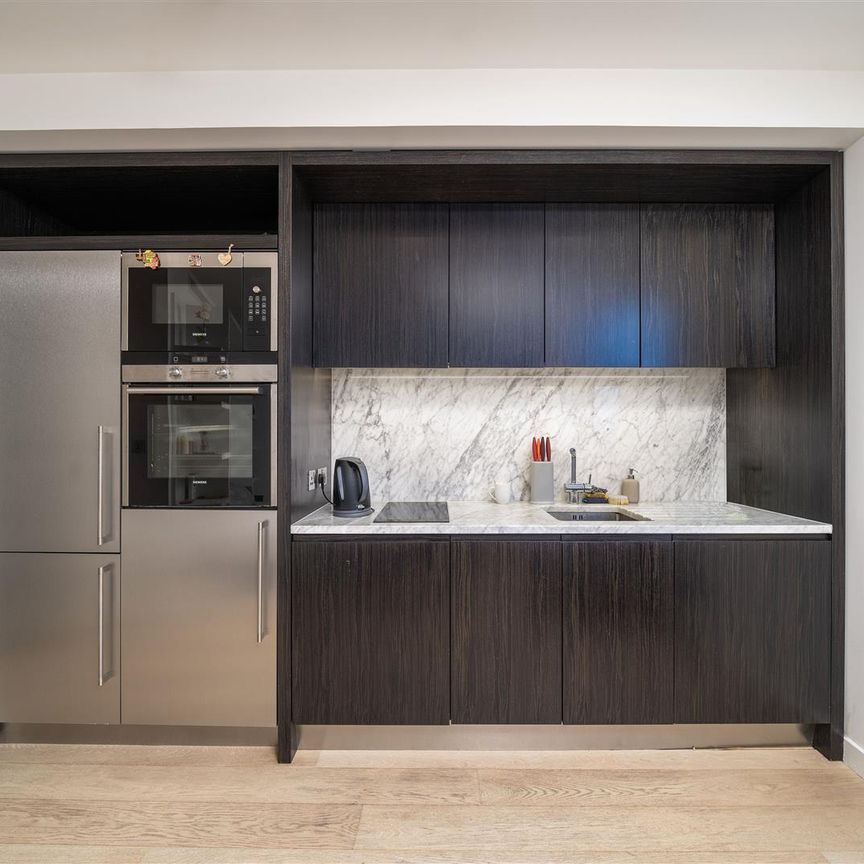 Columbia West Apartments, Biscayne Avenue, E14 - Photo 1