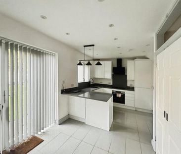 3 bedroom end of terrace house to rent - Photo 5
