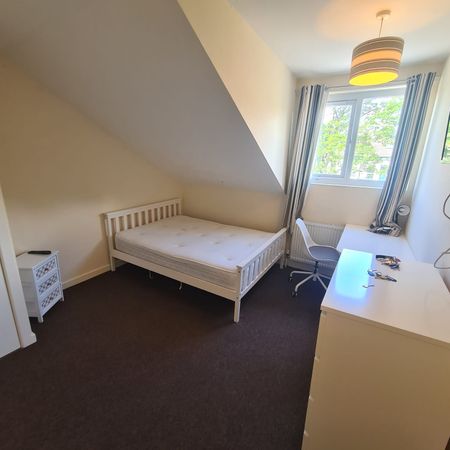 5 Bed - 129 Victoria Road, Hyde Park, Leeds - LS6 1DU - Student - Photo 2