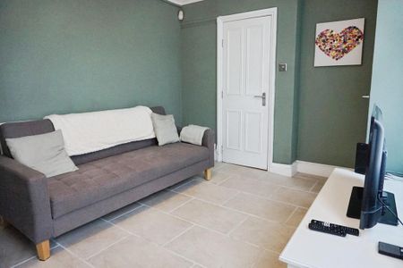 2 bedroom flat to rent - Photo 3