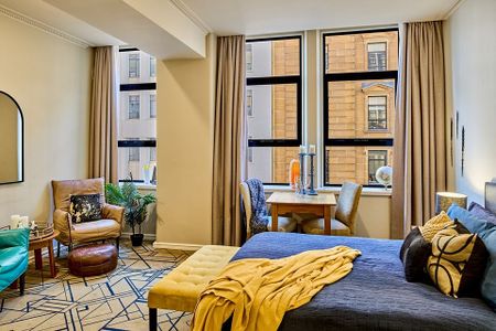 Historic and Beautifully Furnished City Apartment - Photo 4