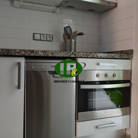 Eckbungalow mit großer Terrasse, eingezäunt und gefliest mit 1 Schlafzimmer - Photo 4