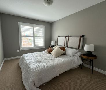 For Lease - 371 Wheat Boom Drive, Oakville, Ontario - Photo 5
