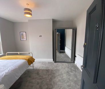 Sunnybank Avenue, Horsforth, - Photo 5