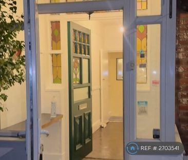 2 bedroom maisonette to rent - Photo 2