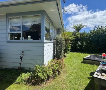 A home on 1/4 acre in the centre of Riverhead - Photo 5