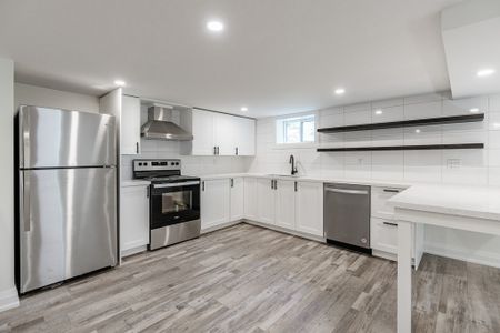 Bright 2 Bedroom Lower Unit in Welland! - Photo 2