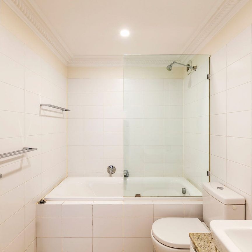 Three bedroom townhouse in cul-de-sac - Photo 1