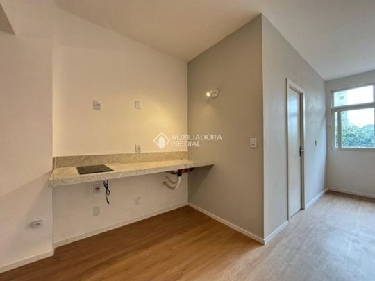 Apartamento com 1 quarto e 47m² para alugar em Centro Histórico, Porto Alegre. - Photo 1