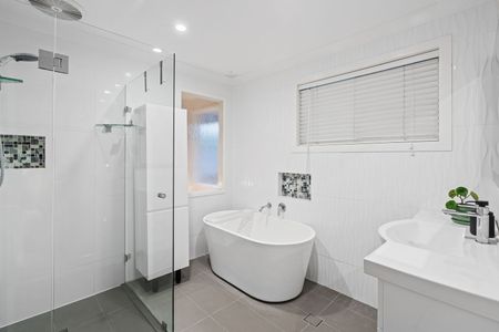42 Ridgeway Road, Avoca Beach NSW 2251 - House For Rent | Domain - Photo 3