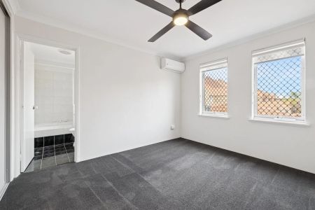 Spacious Terrace Townhouse in the Raphael Park Precinct - Photo 2