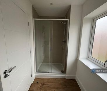 4 bedroom semi-detached house to rent - Photo 2