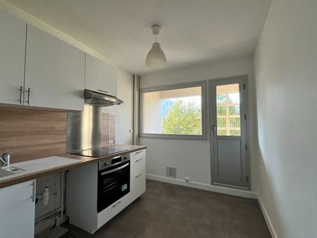 Location Appartement 4 pièces 68m² - Photo 3