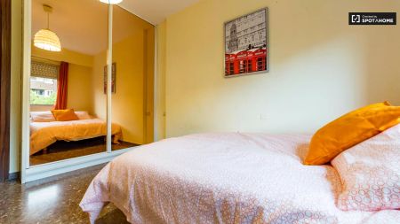 Room in a shared 5-bedroom apartment for rent in L'Amistat - Foto 2