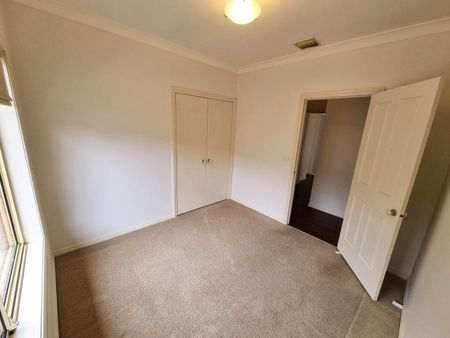 2/21 Hart Street, Airport West VIC 3042 - Photo 4