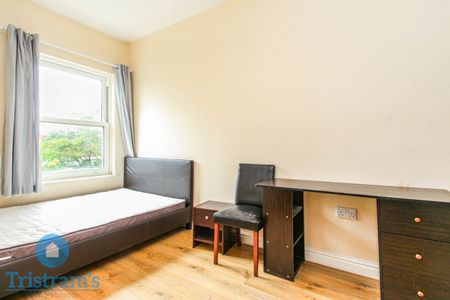 3 bed Flat for Rent - Photo 3