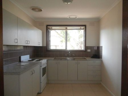 5 MINUTE WALKING DISTANCE TO STATION & SHOPS - Photo 5