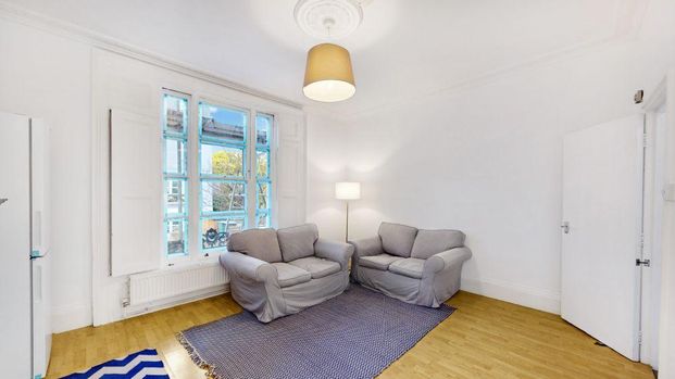 4 bedroom flat to rent - Photo 1