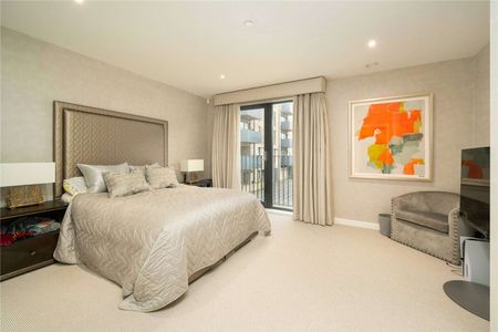 A contemporary four bedroom townhouse in a popular modern development in Southfields. - Photo 4