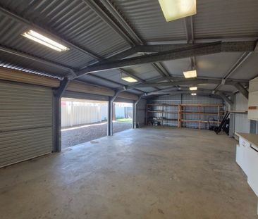 Fully Furnished Gem + 3 Bay Shed - Photo 2