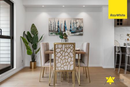 Elegant Three-Level Townhouse with Stunning Views in West Harbour - Photo 5