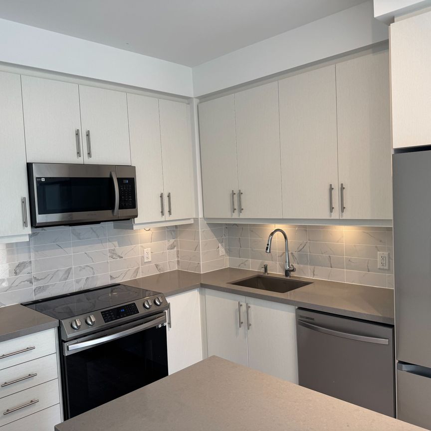 For Lease - 105 Oneida Crescent Unit# 204, Richmond Hill, Ontario - Photo 1