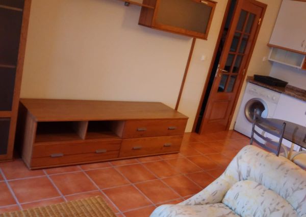 Apartamento T0+1 junto ao Centro Comercial Glicínias