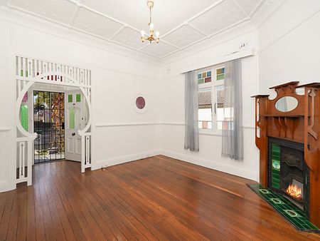 1/587 Glebe Road, Adamstown NSW 2289 - House For Rent | Domain - Photo 2