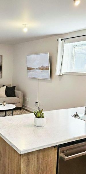 À l’état neuf, magnifique et lumineux condo 4 1/2 Rive-Nord train REM - Photo 1