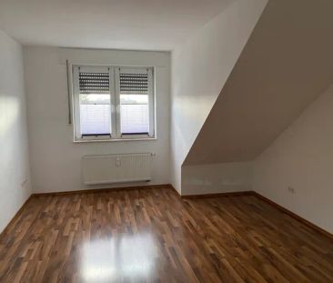 Großzügige 4 Zimmer DG-Wohnung mit Balkon in Rheinhausen-Bergheim - Photo 1