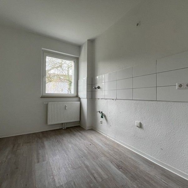 Ihre neue Wohlfühloase: moderne 2,5-Raum-Wohnung mit Balkon! - Foto 1