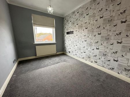 4 bedroom detached house to rent - Photo 2