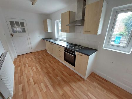 3 bedroom semi-detached house to rent - Photo 5