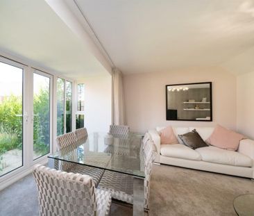 4 bedroom semi-detached house to rent - Photo 4