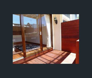 New Design Behind A Victorian Facade - Photo 2