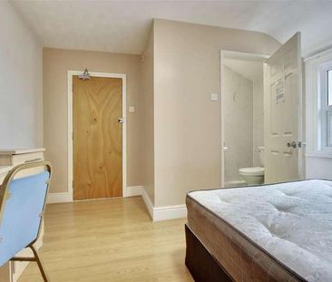 Sandringham Apartments, Osborne Road, Southsea, PO5 - Photo 5
