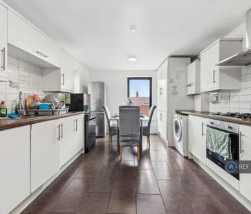 1 bedroom in a flat share to rent - Photo 6